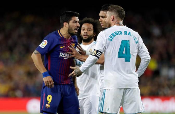 Marcelo: 'Ai cung biet Suarez an va, sao phai dung bong?' hinh anh