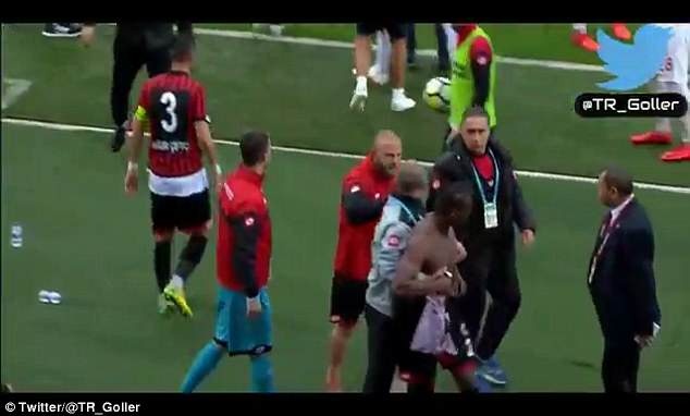 Tu y roi san, anh trai Pogba khien dong doi noi gian hinh anh