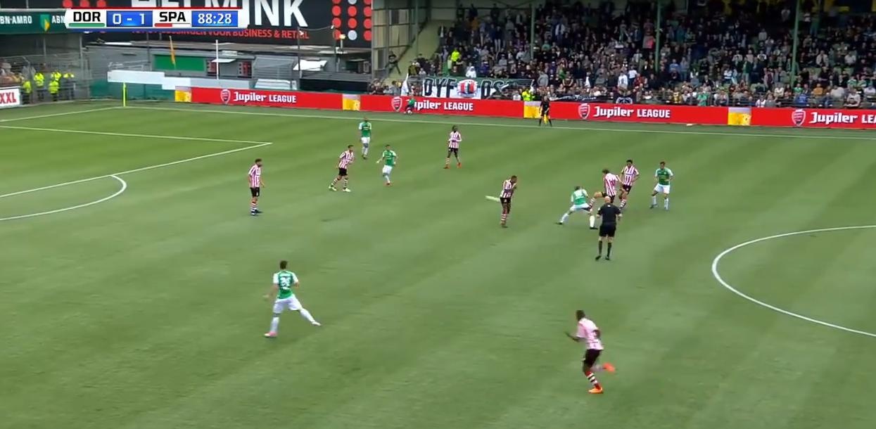 Tien ve sut tung luoi doi nha tu khoang cach 40 m hinh anh