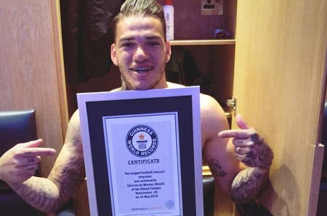 Thu mon Man City lap ky luc Guinness tren san tap hinh anh