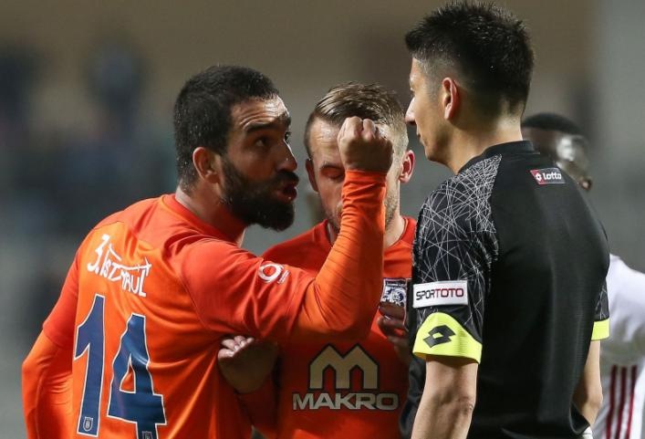 Day trong tai bien, cuu sao Barca nhan an treo gio dai han hinh anh