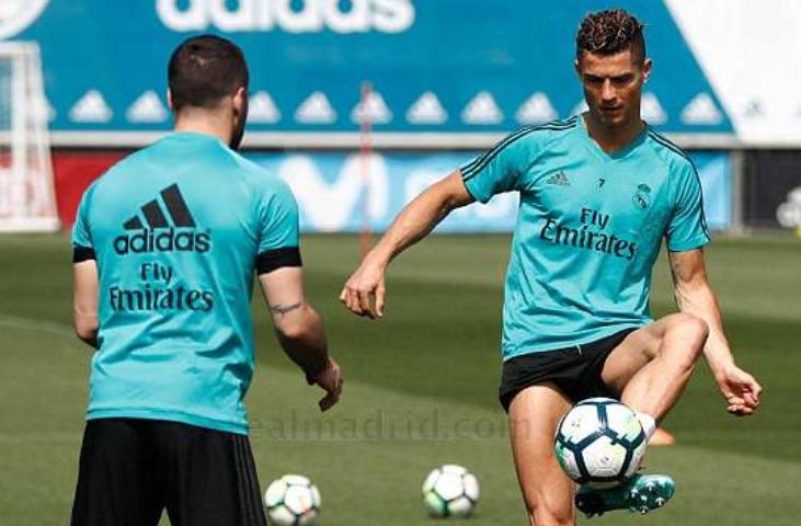 Tro lai tap luyen, Ronaldo san sang ra san o Champions League hinh anh