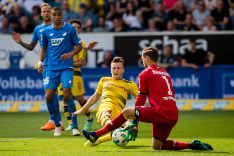 Bạo loạn trong ngày CLB xuống hạng Bundesliga ảnh 15 Bao loan trong ngay CLB xuong hang Bundesliga anh 15