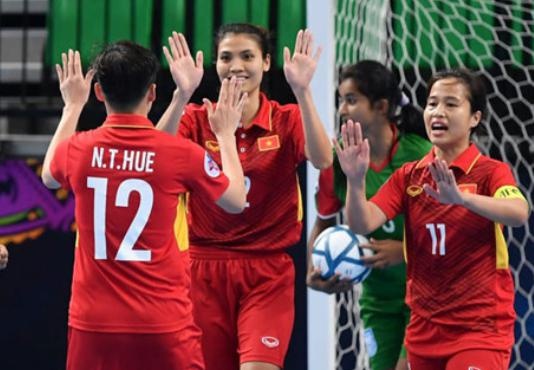 'Futsal nu Viet Nam co the choi song phang voi Thai Lan' hinh anh