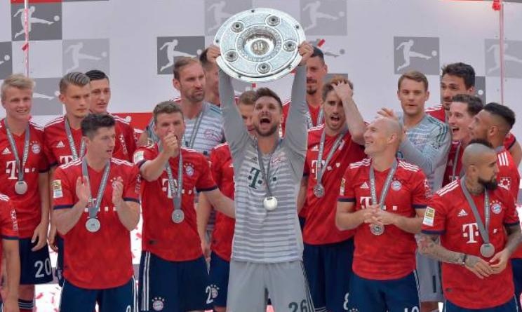 Bạo loạn trong ngày CLB xuống hạng Bundesliga ảnh 14 Bao loan trong ngay CLB xuong hang Bundesliga anh 14