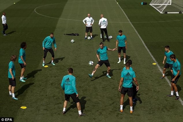 Ronaldo trở lại tập luyện ảnh 5 Ronaldo tro lai tap luyen anh 5