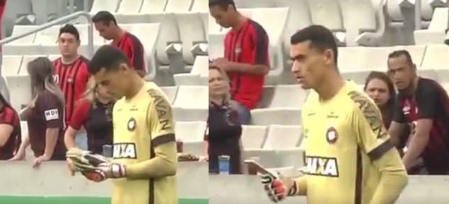 Thu mon Brazil than nhien dung dien thoai khi dang thi dau hinh anh