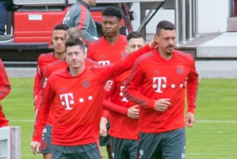 Sao Bayern bat khoc tren san tap vi khong duoc du World Cup hinh anh