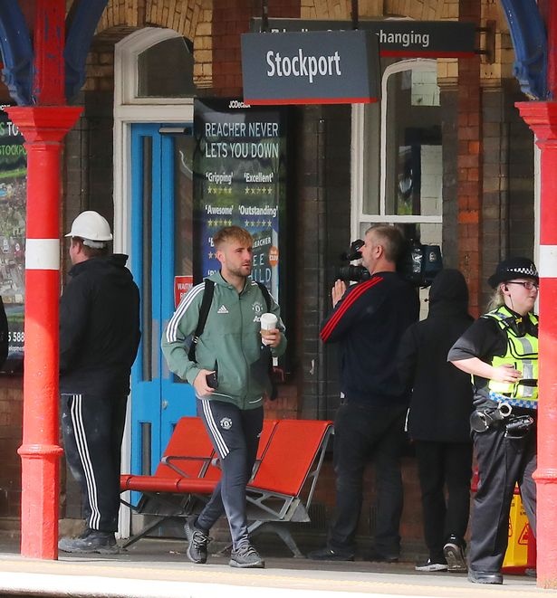 MU mang đội hình mạnh nhất đến chung kết FA ảnh 7 MU mang doi hinh manh nhat den chung ket FA anh 7