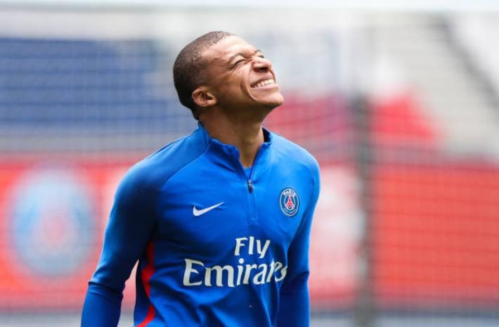 Mbappe duoc dung tuong sap o bao tang Paris anh 6