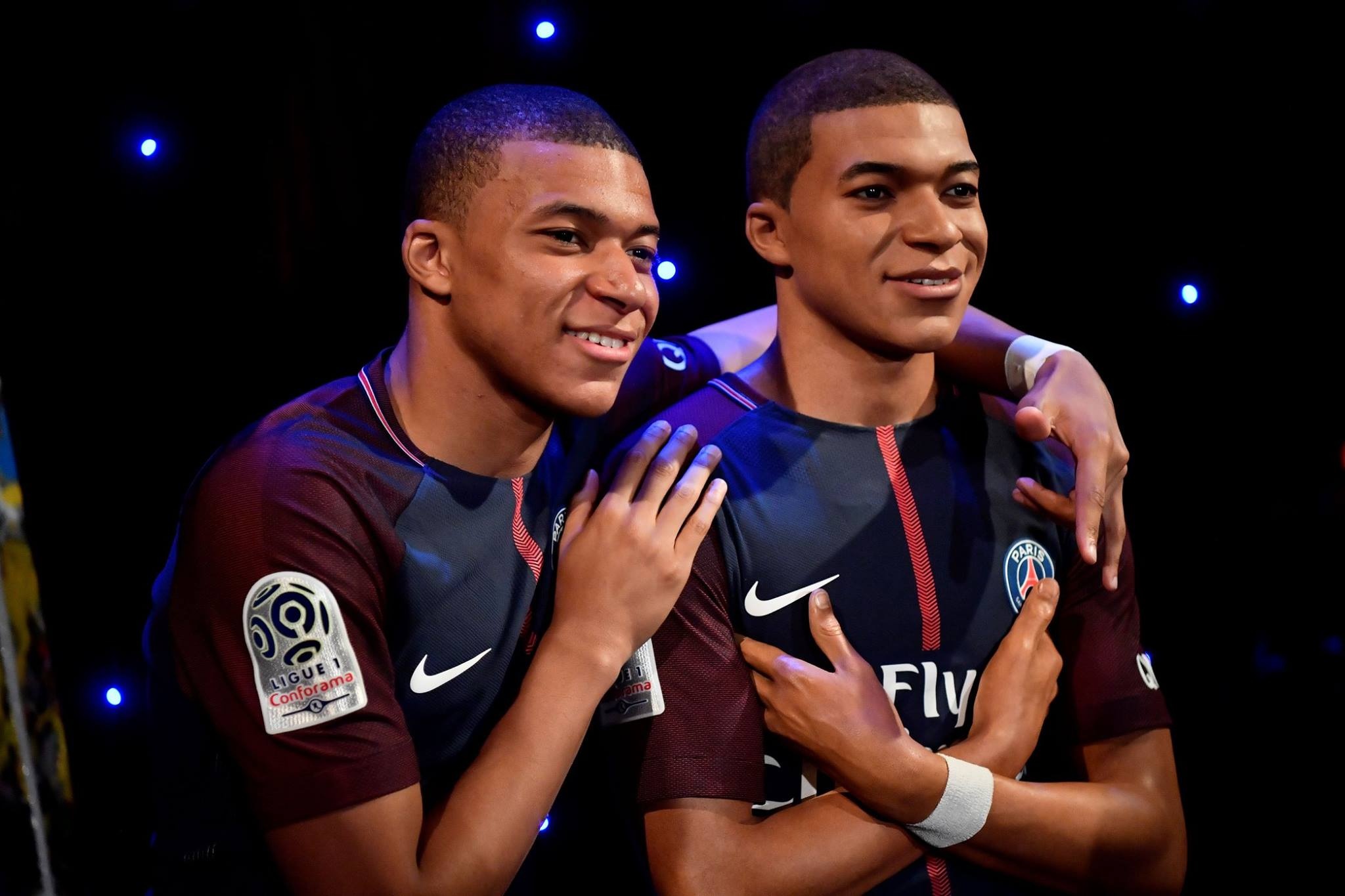 Mbappe duoc dung tuong sap o bao tang Paris anh 2
