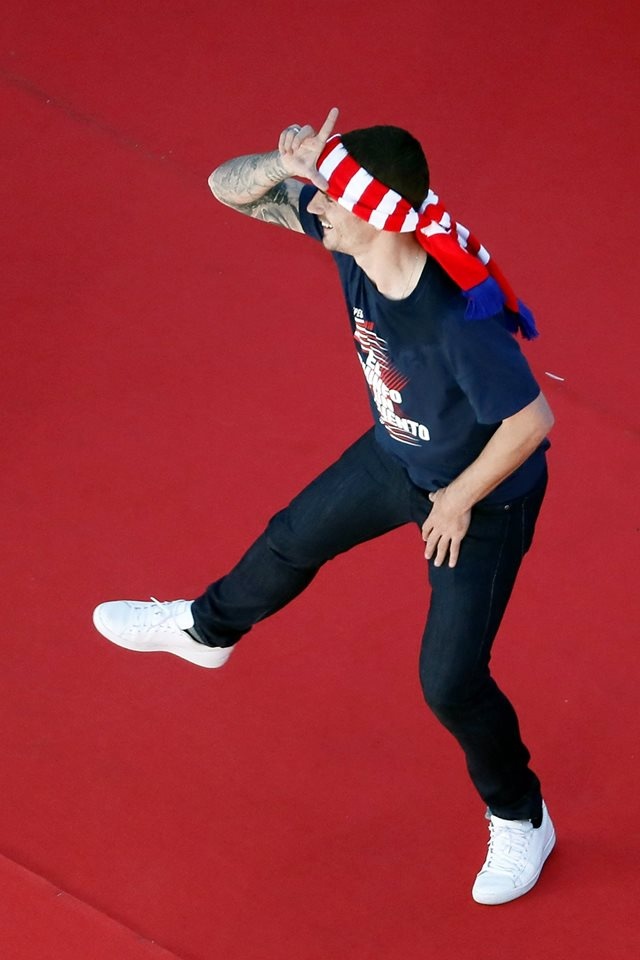 Torres nghen ngao trong le ruoc cup Europa League anh 3