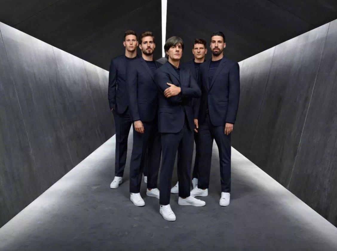 Dàn sao tuyển Đức hóa người mẫu trong bộ suit ảnh 1 Dan sao tuyen Duc hoa nguoi mau trong bo suit anh 1