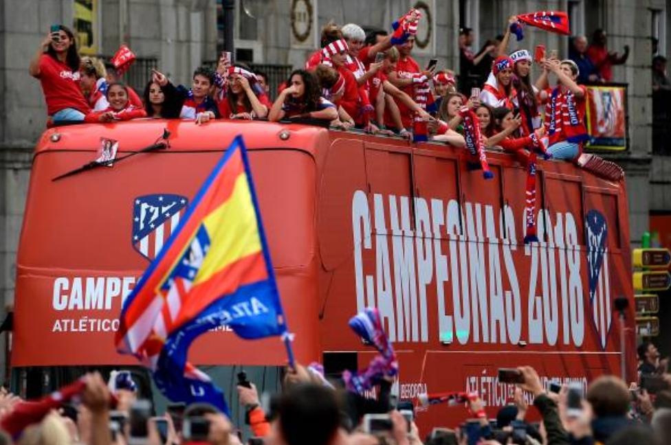 Torres nghen ngao trong le ruoc cup Europa League anh 9