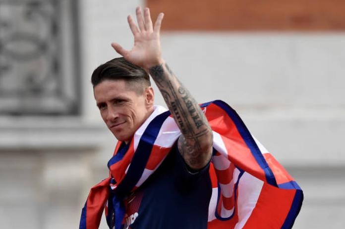 Torres nghen ngao trong le ruoc cup Europa League hinh anh