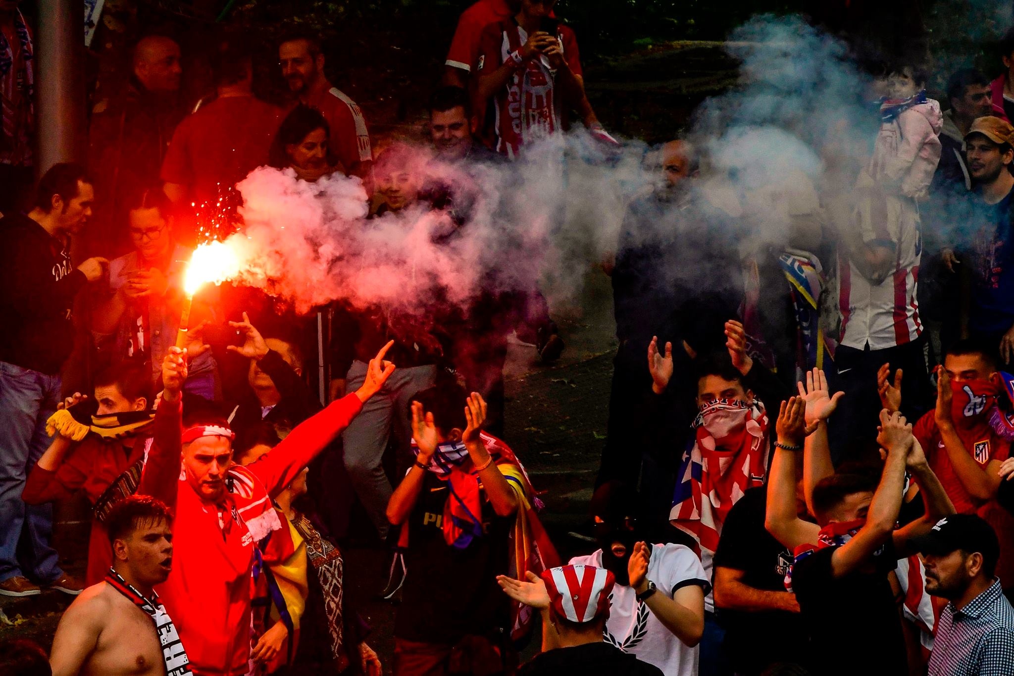 Torres nghen ngao trong le ruoc cup Europa League anh 8