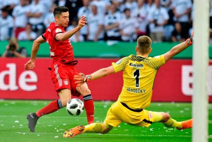 BAyern thua Frankfurt anh 1
