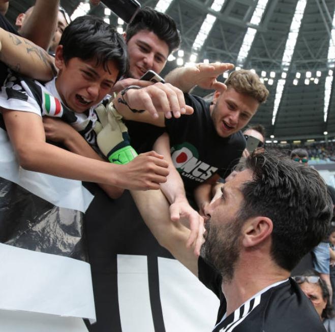 Buffon khoc nghen trong ngay chia tay Juventus anh 7