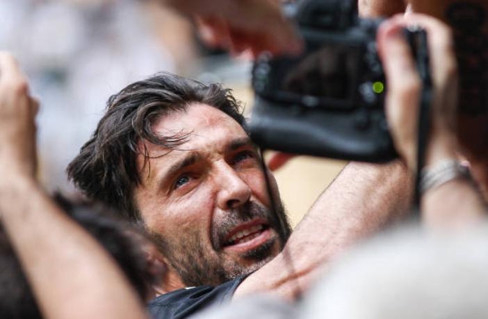 Buffon khoc nghen trong ngay chia tay Juventus anh 8