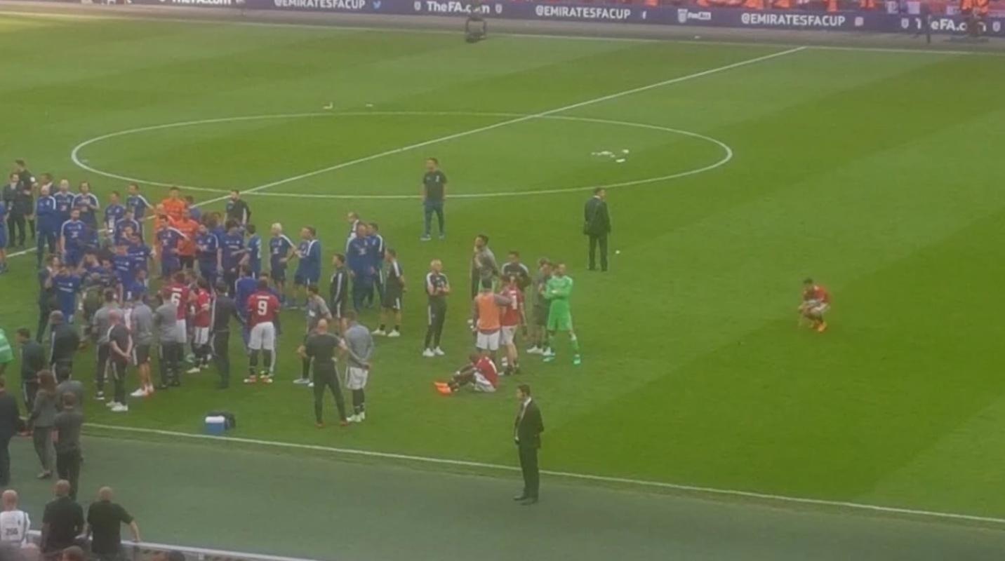 CĐV Arsenal hả hê vì Sanchez thi đấu tệ hại ảnh 1 CDV Arsenal ha he vi Sanchez thi dau te hai anh 1