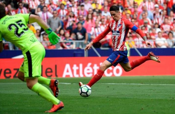 Torres lap cu dup trong lan cuoi khoac ao Atletico anh 5