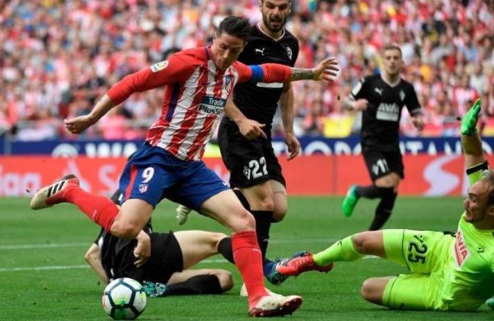 Torres lap cu dup trong lan cuoi khoac ao Atletico anh 7