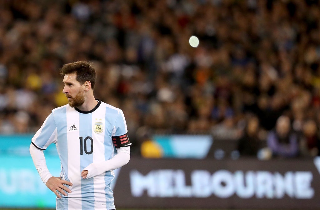 Ban quyen World Cup dat qua, mua nua hay thoi? hinh anh