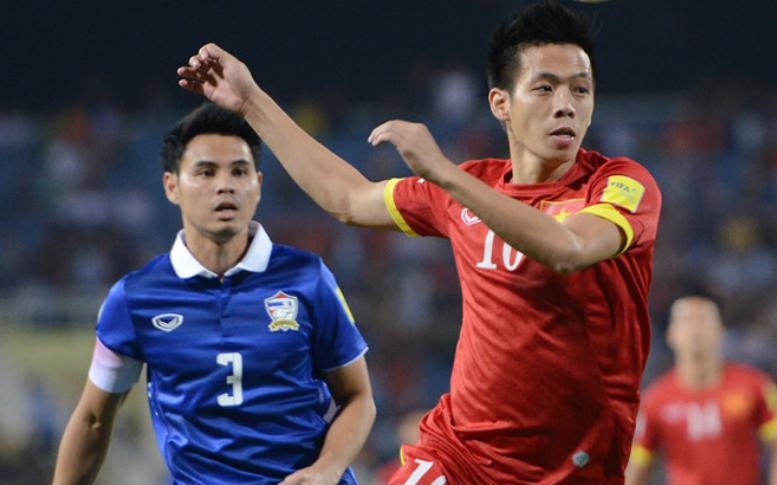 Iniesta sat canh cung tuyen thu Thai sut tung luoi DT Viet Nam hinh anh