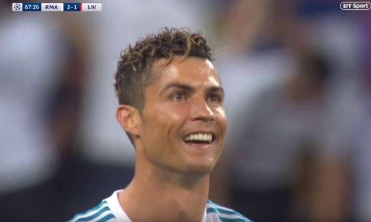 Zidane xoa đầu ảnh 2 Zidane xoa dau anh 2