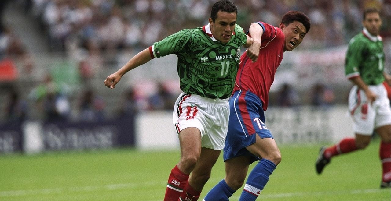 10 mẫu áo đấu đẹp nhất lịch sử World Cup ảnh 6 10 mau ao dau dep nhat lich su World Cup anh 6