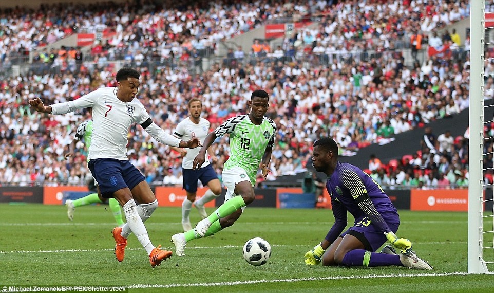 Anh,  Nigeria mặc áo cùng màu trong trận giao hữu ảnh 9 Anh,  Nigeria mac ao cung mau trong tran giao huu anh 9