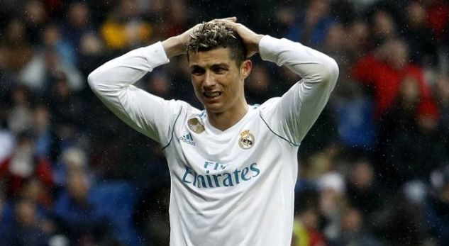 Tu choi tang luong, Real de Ronaldo tu dinh doat tuong lai? hinh anh