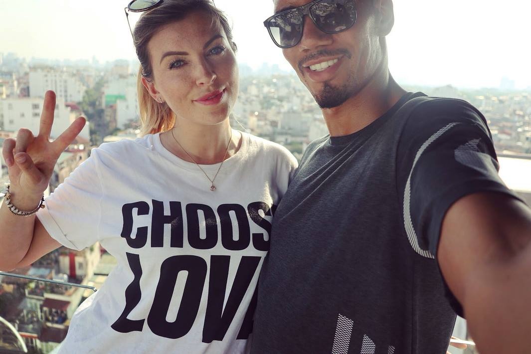 Hanh trinh thu vi cua Chris Smalling tai Viet Nam anh 1