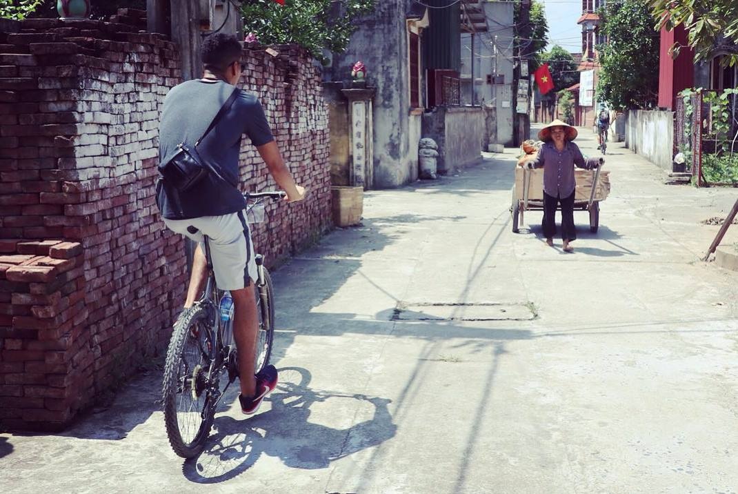 Hành trình thú vị của Chris Smalling tại Việt Nam ảnh 5 Hanh trinh thu vi cua Chris Smalling tai Viet Nam anh 5