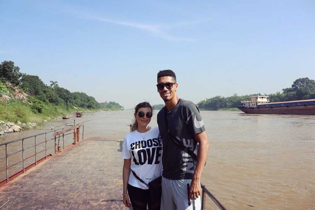 Hành trình thú vị của Chris Smalling tại Việt Nam ảnh 11 Hanh trinh thu vi cua Chris Smalling tai Viet Nam anh 11