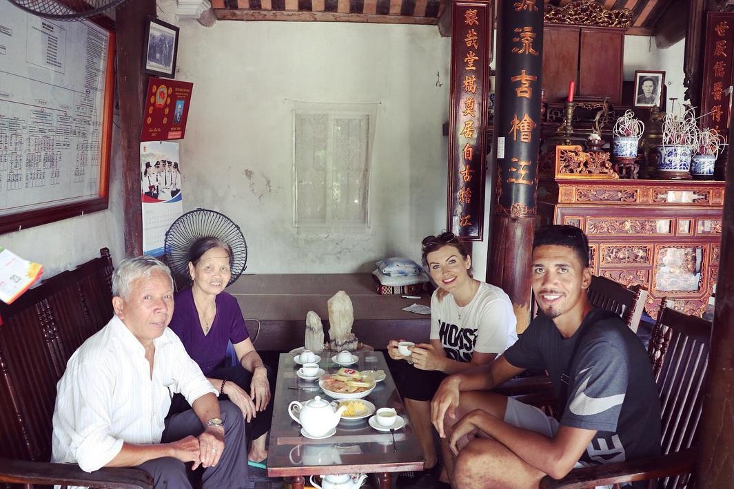 Hành trình thú vị của Chris Smalling tại Việt Nam ảnh 9 Hanh trinh thu vi cua Chris Smalling tai Viet Nam anh 9