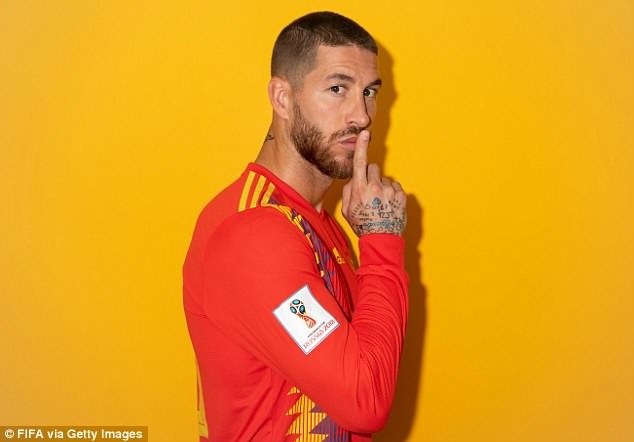 Ramos khoe hinh xam anh 1