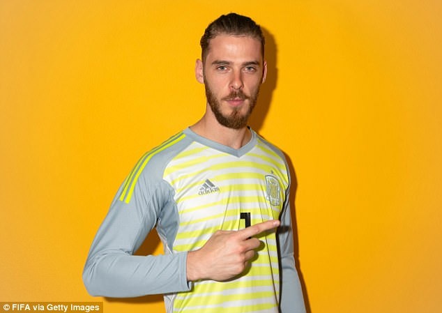 Ramos khoe hinh xam anh 11