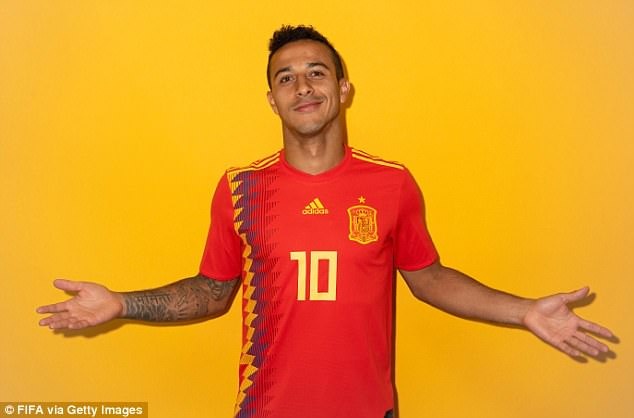 Ramos khoe hinh xam anh 8