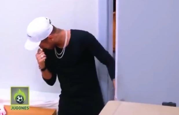 Neymar bat khoc khi tro ve can nha thoi tho au o khu o chuot hinh anh