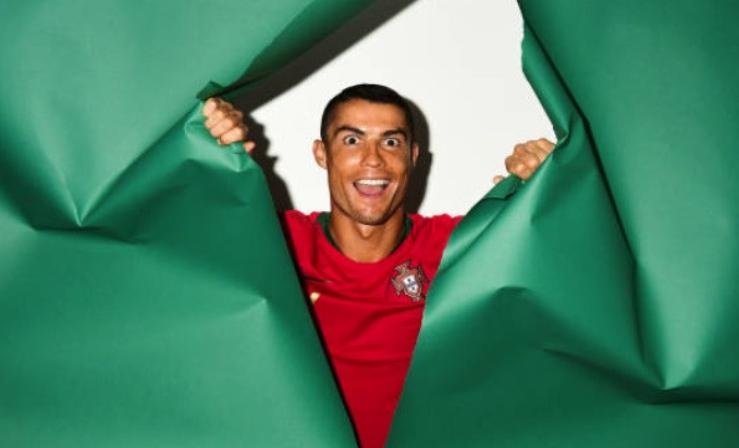 Ronaldo da cap Falcao tren hang cong doi hinh lao tuong World Cup 2018 hinh anh