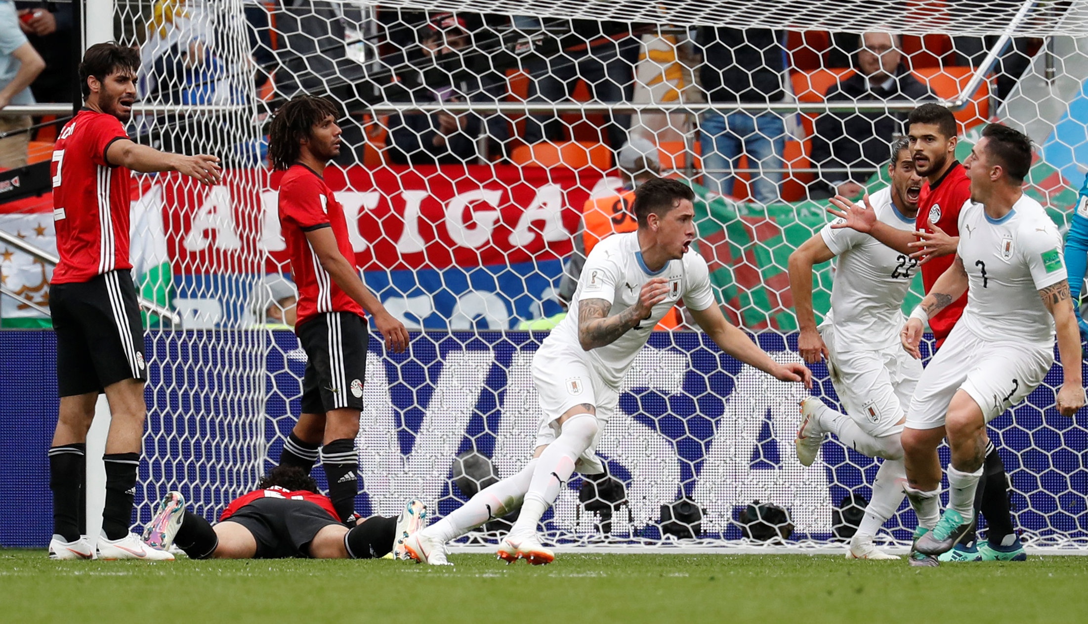 Khan gia quay lung voi tran Ai Cap - Uruguay anh 9