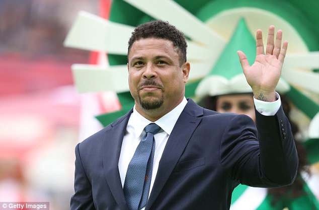 Tổng thống Putin bắt tay thái tử Saudi Arabia ảnh 5 Tong thong Putin bat tay thai tu Saudi Arabia anh 5