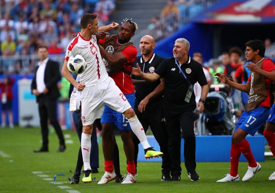 Matic gây sự câu giờ ảnh 3 Matic gay su cau gio anh 3