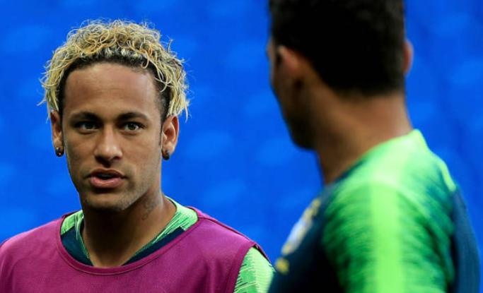 Neymar trinh lang kieu toc 'my tom' truoc tran gap Thuy Si hinh anh