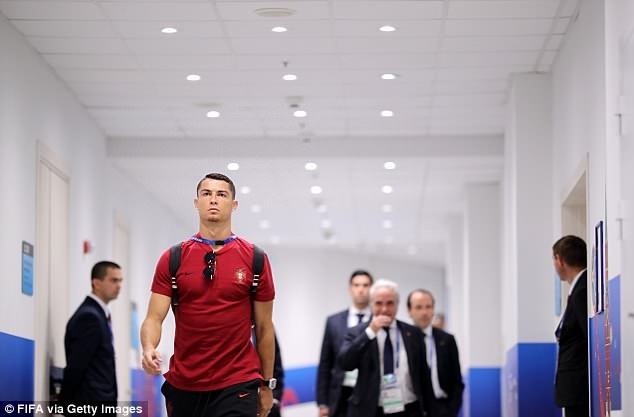 Ronaldo để râu ảnh 2 Ronaldo de rau anh 2