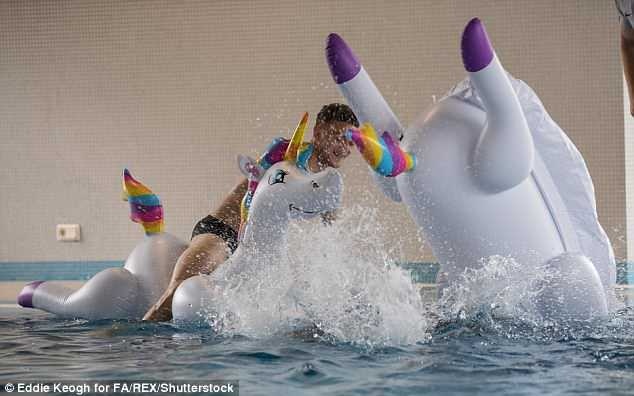 Tuyển Anh ăn mừng chiến thắng ảnh 4 Tuyen Anh an mung chien thang anh 4