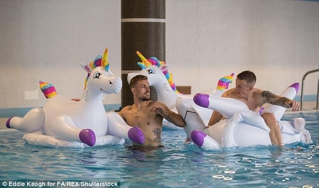 Tuyển Anh ăn mừng chiến thắng ảnh 7 Tuyen Anh an mung chien thang anh 7