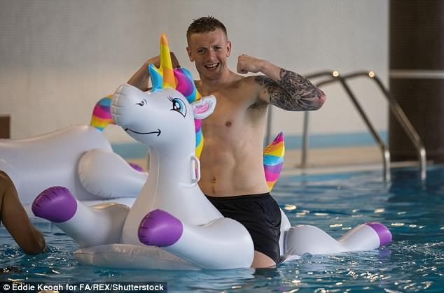 Tuyen Anh ra be boi an mung chien thang dau tien tai World Cup hinh anh