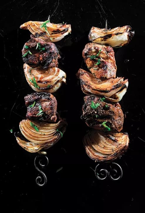 Ronaldo mang dac san que huong den World Cup anh 1